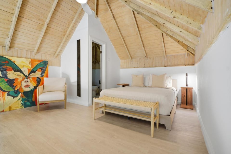 1BR Modern Oceanfront Loft w/ Kitchenette - Syd’s Too Apartment in Negril