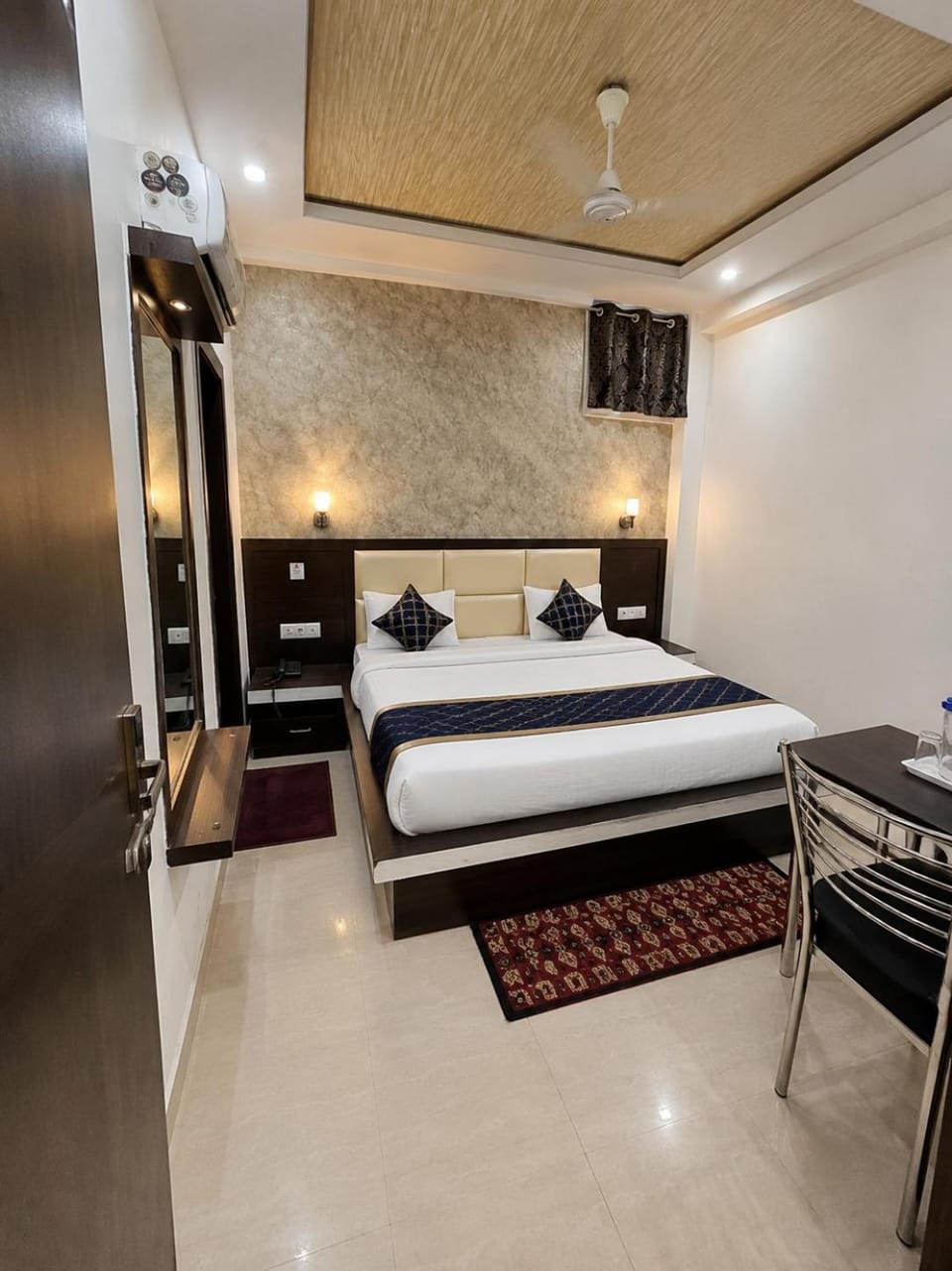 Hotel Urban Stay View taj -Affordable Premium Family Rooms Hotel in Agra