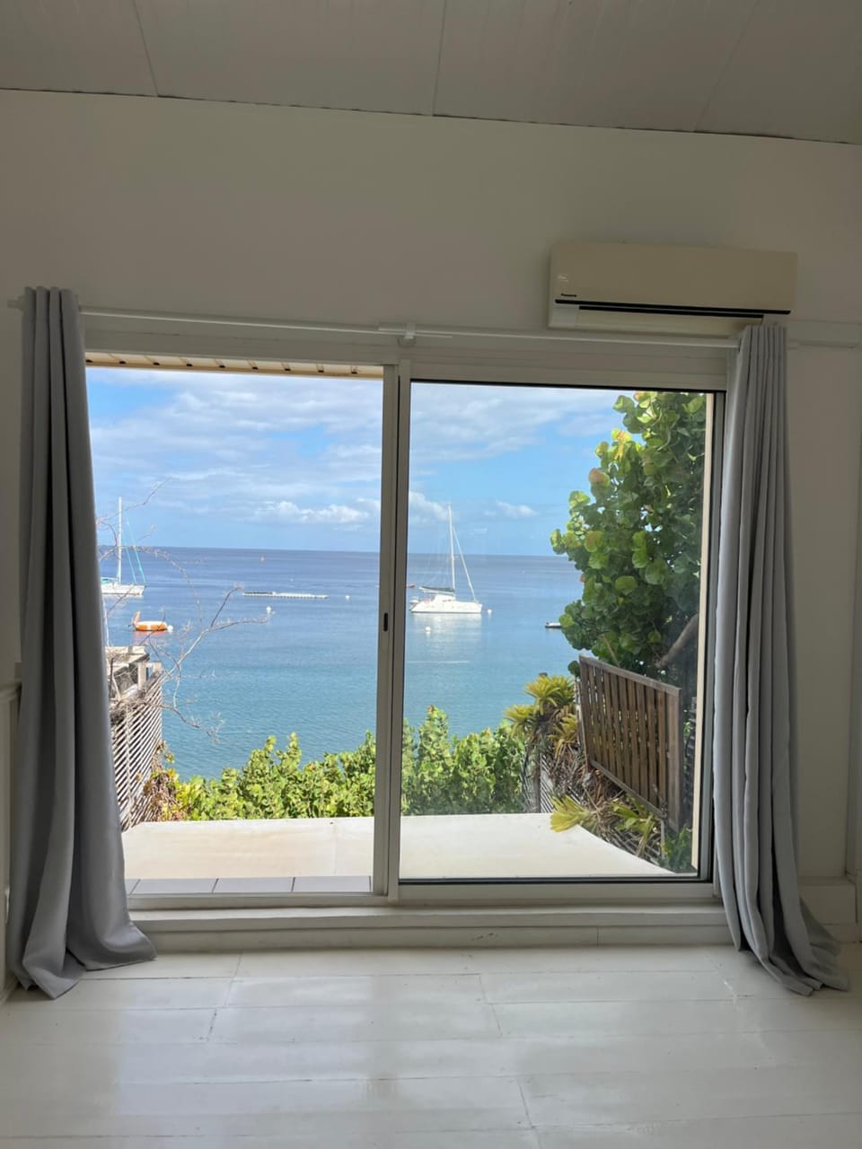 La maison sur la plage House in Arrondissement of Saint-Pierre