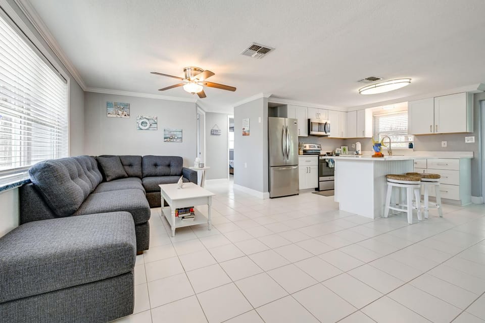 Canal-Front Oasis in Hudson: Patio + Private Dock! House in Hudson