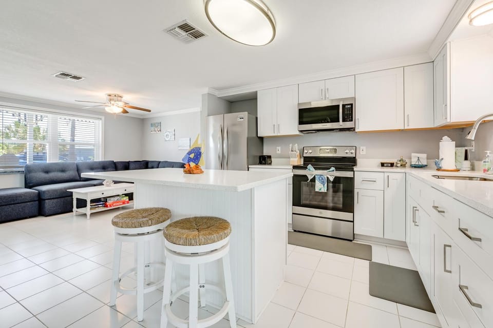 Canal-Front Oasis in Hudson: Patio + Private Dock! House in Hudson