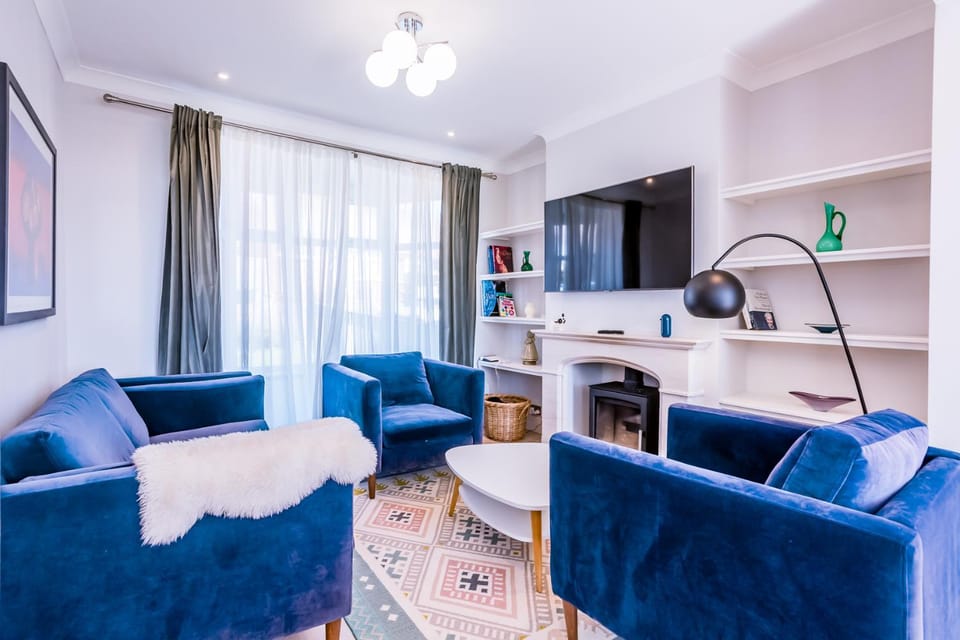 TV and multimedia, Living room, Seating area, fireplace