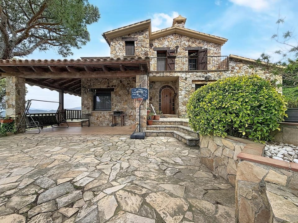 Villa Can Ayala Arenys de Munt House in Maresme