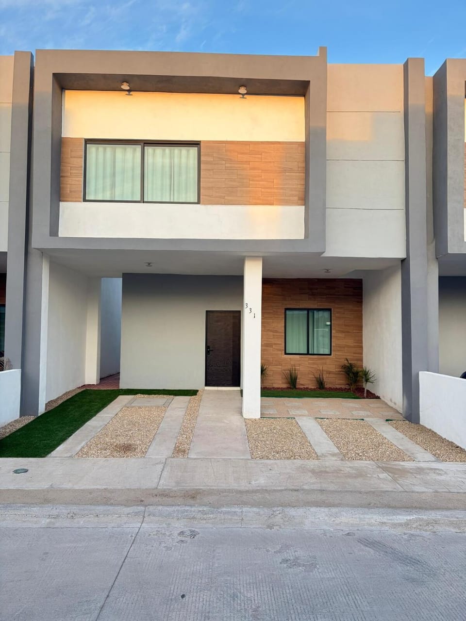 Facade/entrance