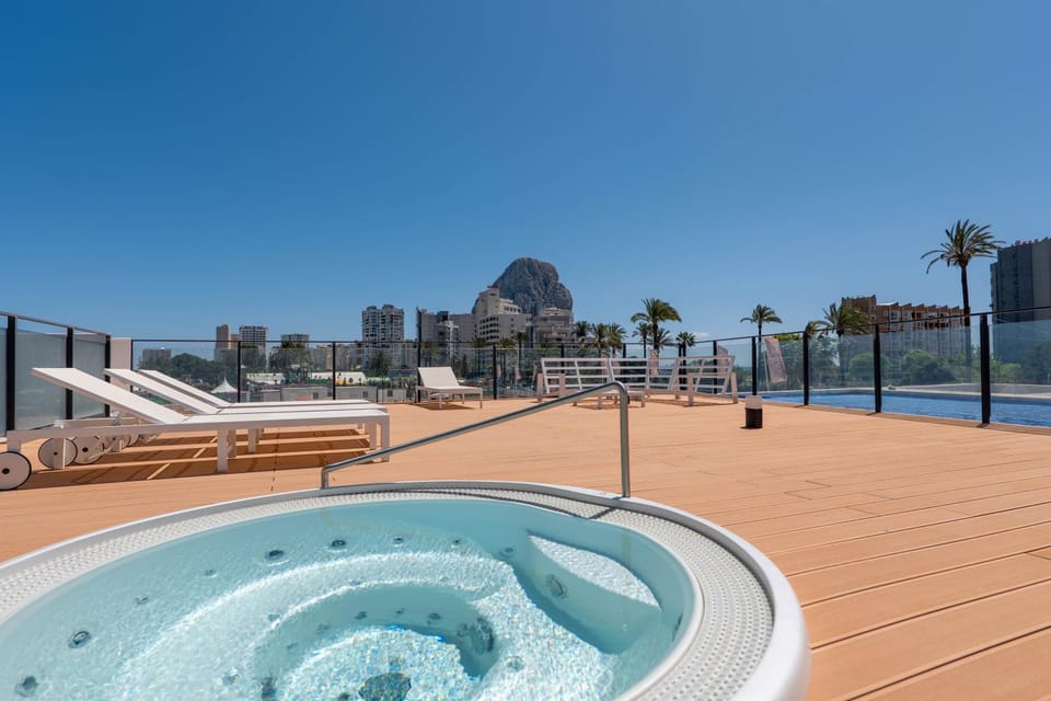 Hot Tub, Mountain view, Pool view, sunbed