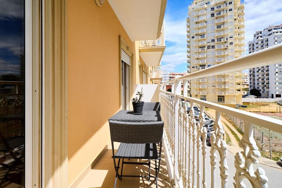 Neu renoviertes Apartment Sabine mit seitlichen Meerblick Apartment in Faro District