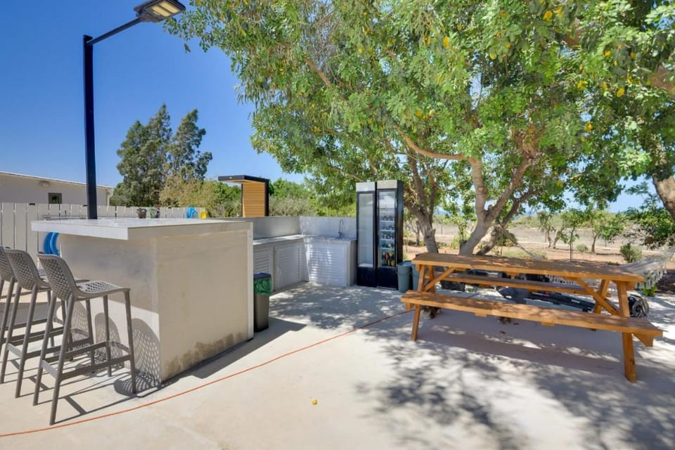 BBQ facilities, Balcony/Terrace, Swimming pool