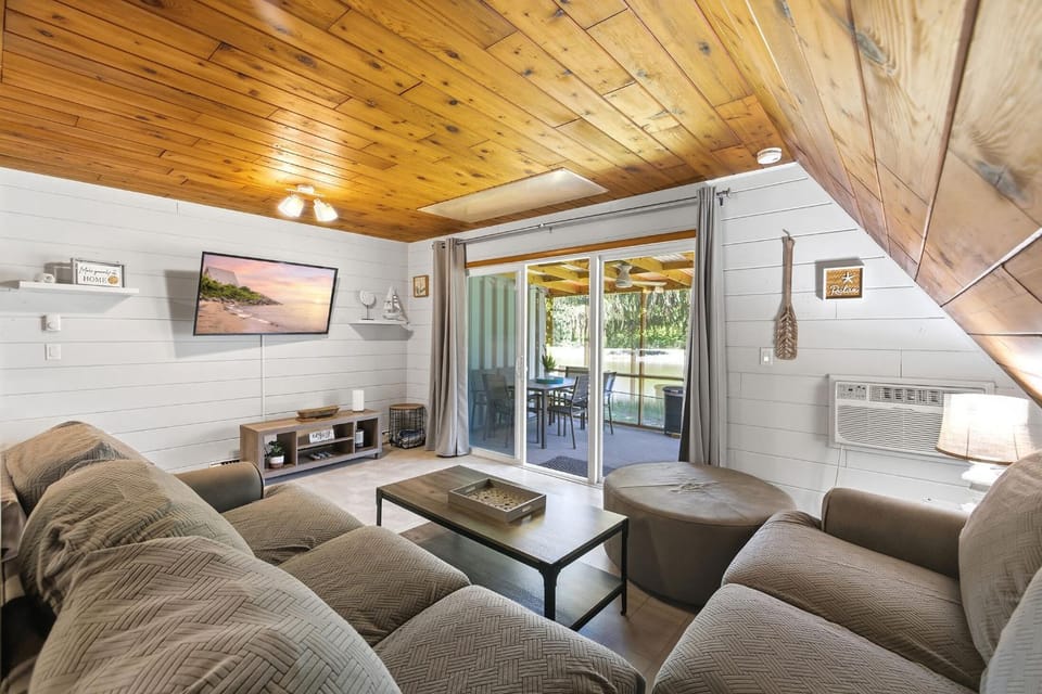 Chalet #96 Pondside Chalet & Resort Perks Chalet in Lincoln Township