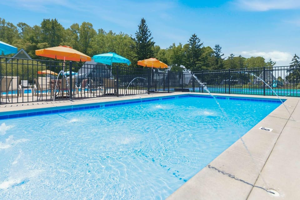 Chalet #96 Pondside Chalet & Resort Perks Chalet in Lincoln Township