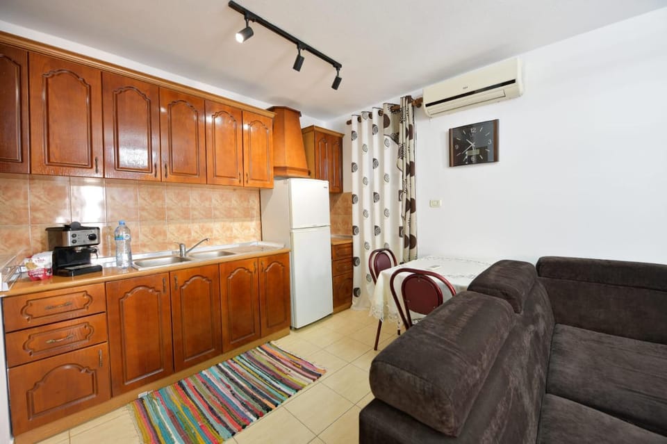 Coffee/tea facilities, Kitchen or kitchenette, Dining area