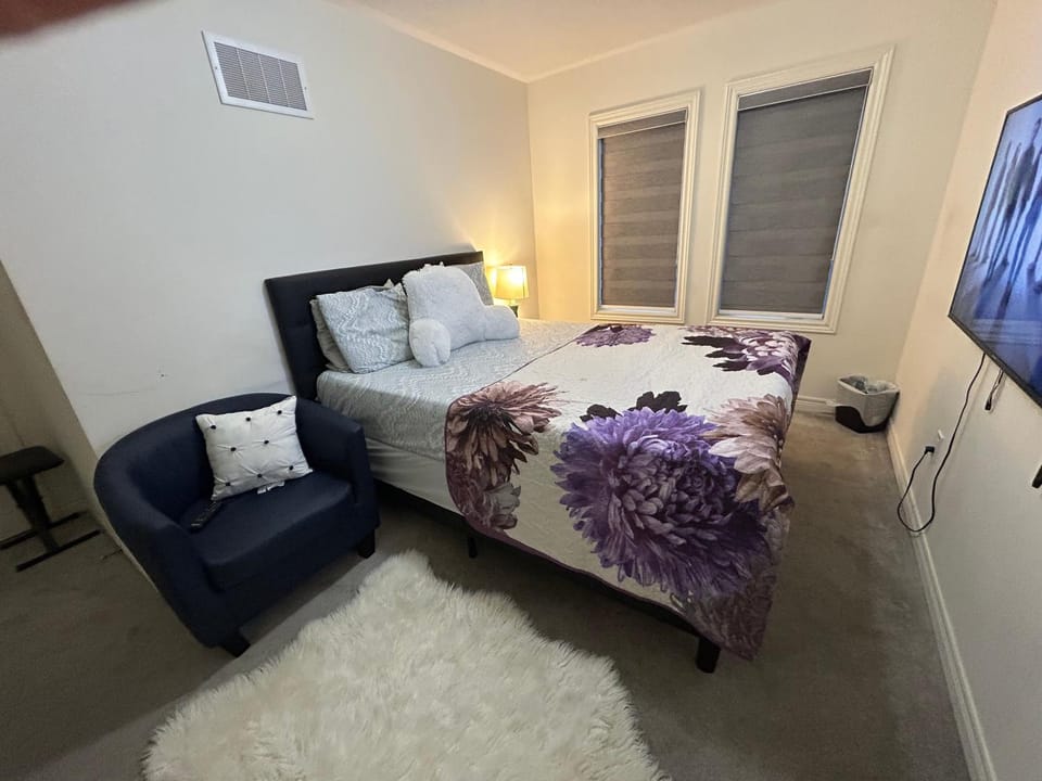 Relax Guest House Bed and Breakfast in Oshawa