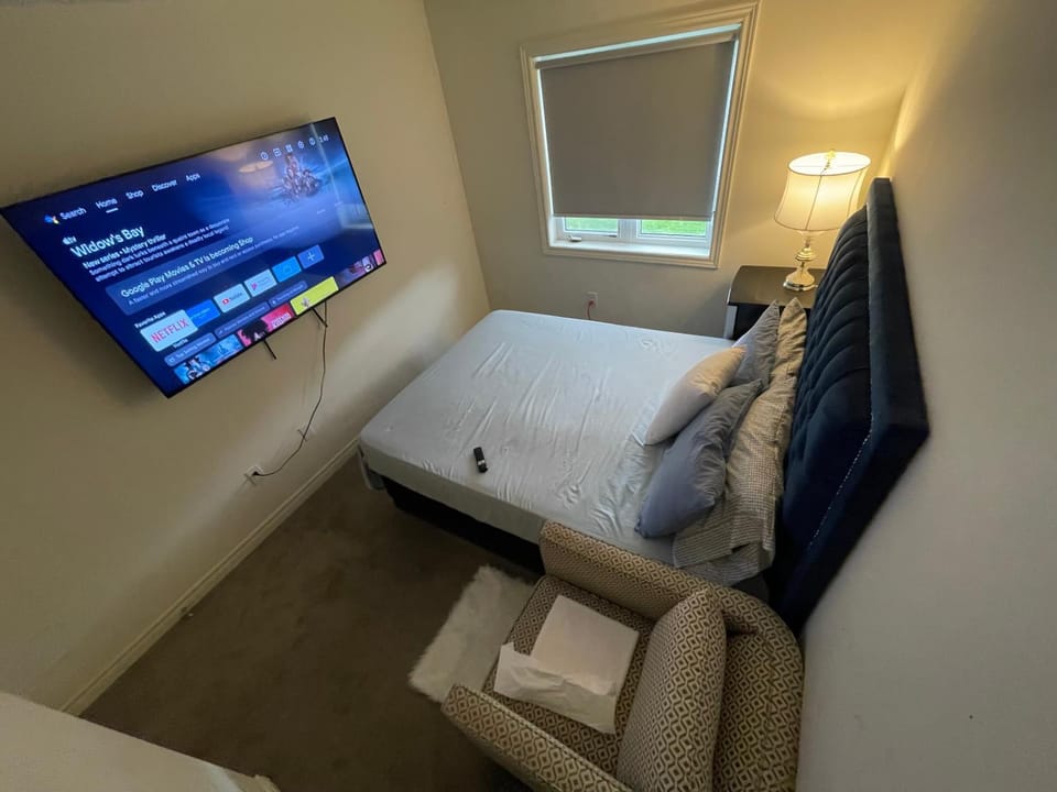 Relax Guest House Bed and Breakfast in Oshawa