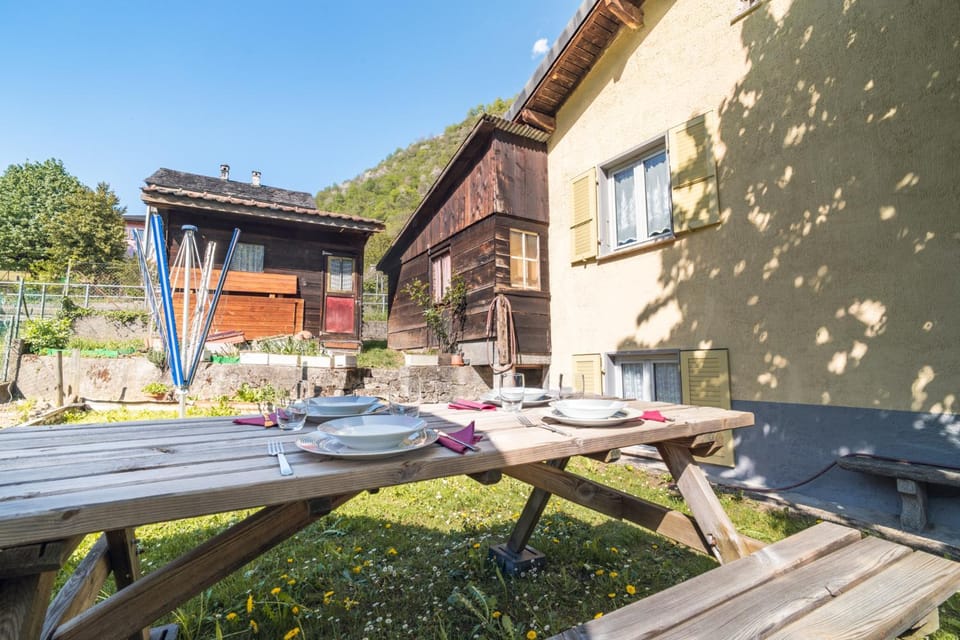Spring, Day, Garden, Dining area, Garden view