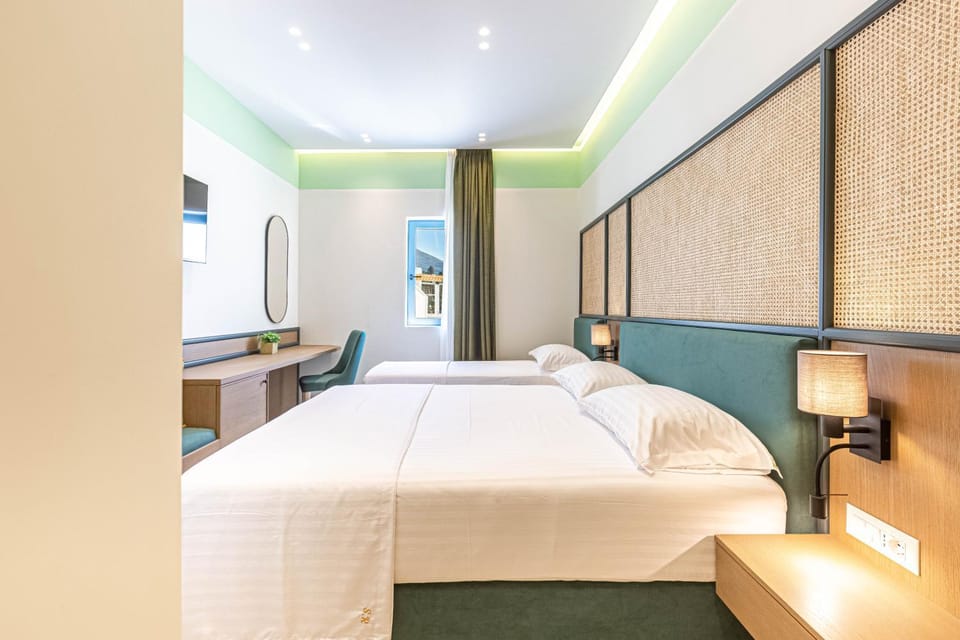 Santorini Luxury Room 5 - Beach Access, Parking and more Apartment in Vlorë County, Albania