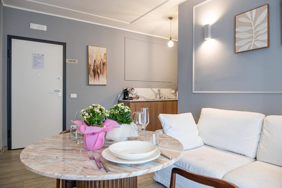Kitchen or kitchenette, Living room, Seating area, Dining area