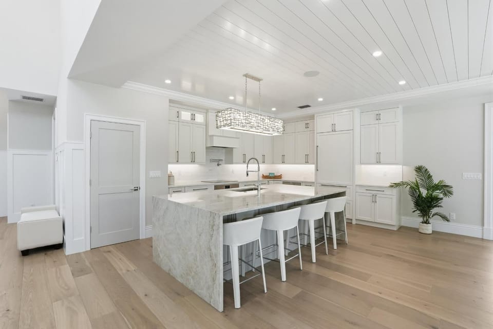 Central Naples Luxury - Pool Spa and Prime Location House in Naples