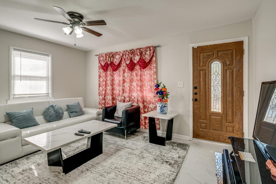 Walkable Riverdale Park Retreat w/ Gazebo! House in Riverdale Park