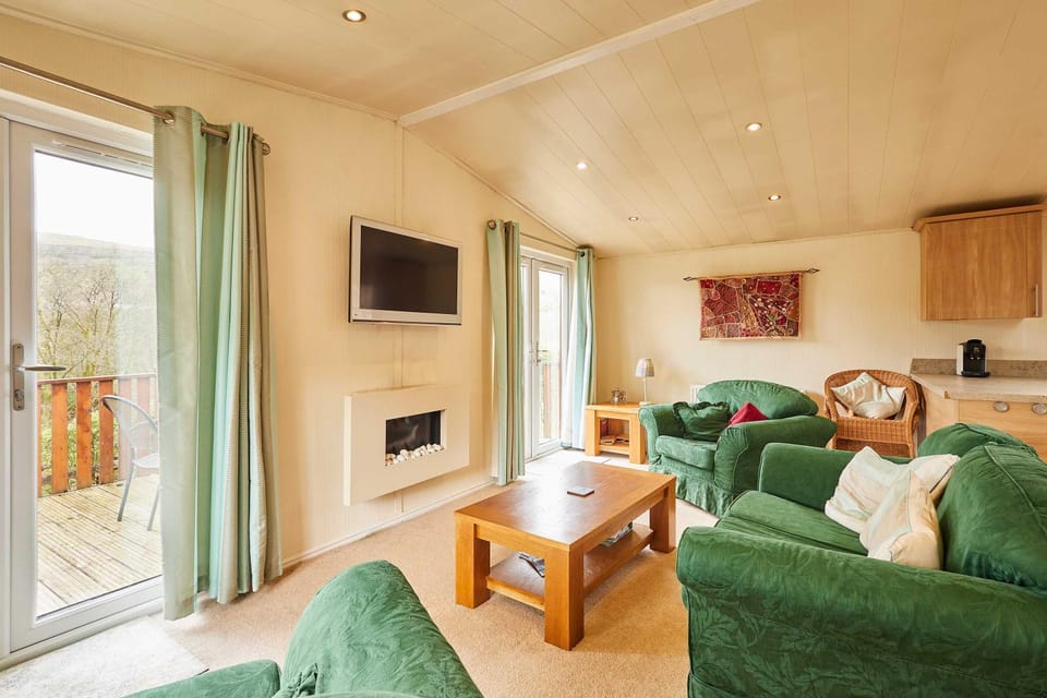 TV and multimedia, Living room, Seating area, fireplace