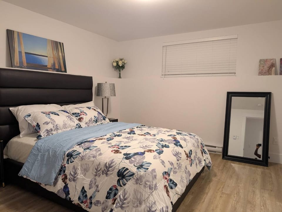 Bed, Decorative detail, Bedroom