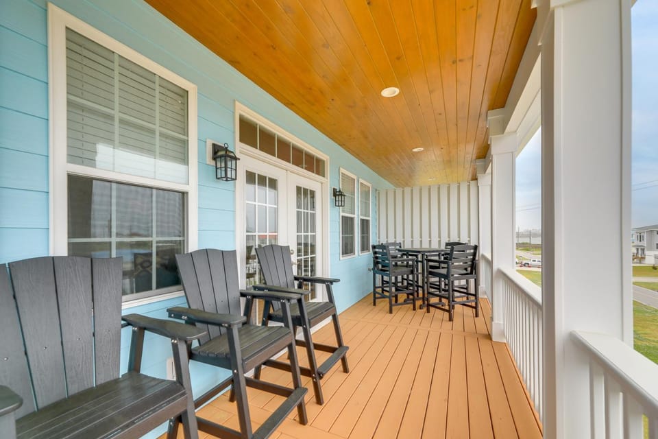 Hot Tub, Waterway/Ocean Views! Sneads Ferry Escape House in North Topsail Beach