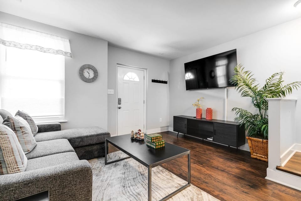 Spacious 6BR Family Sleeps Groups Parking House in Richmond