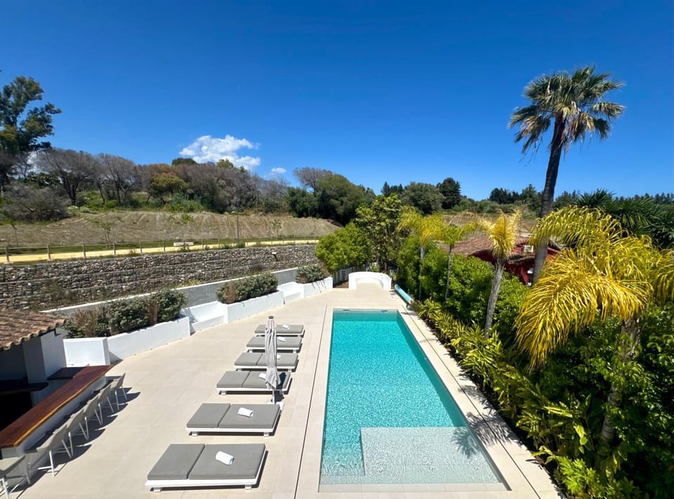 Neighbourhood, Garden, Swimming pool