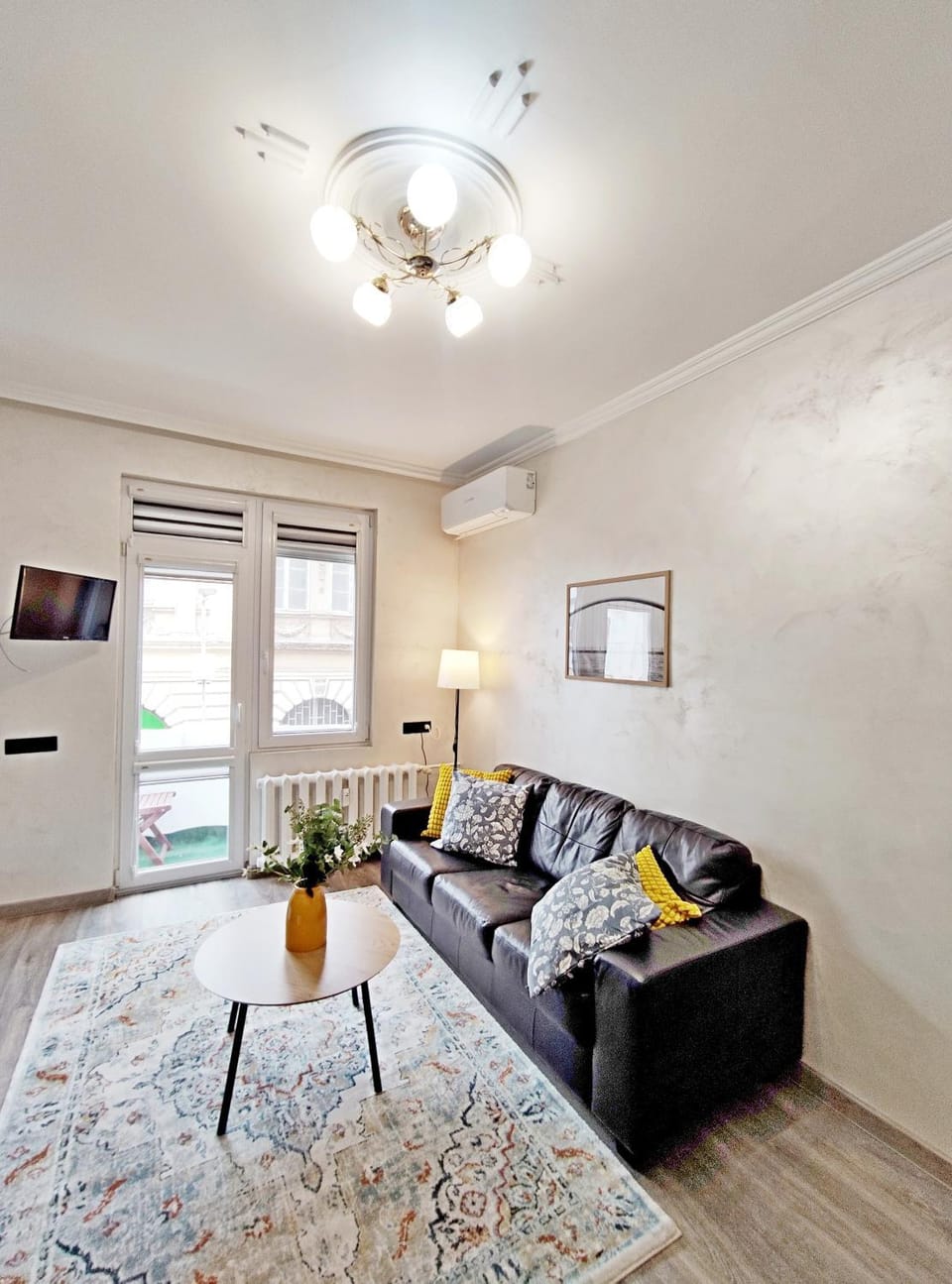TV and multimedia, Living room, Seating area, air conditioner