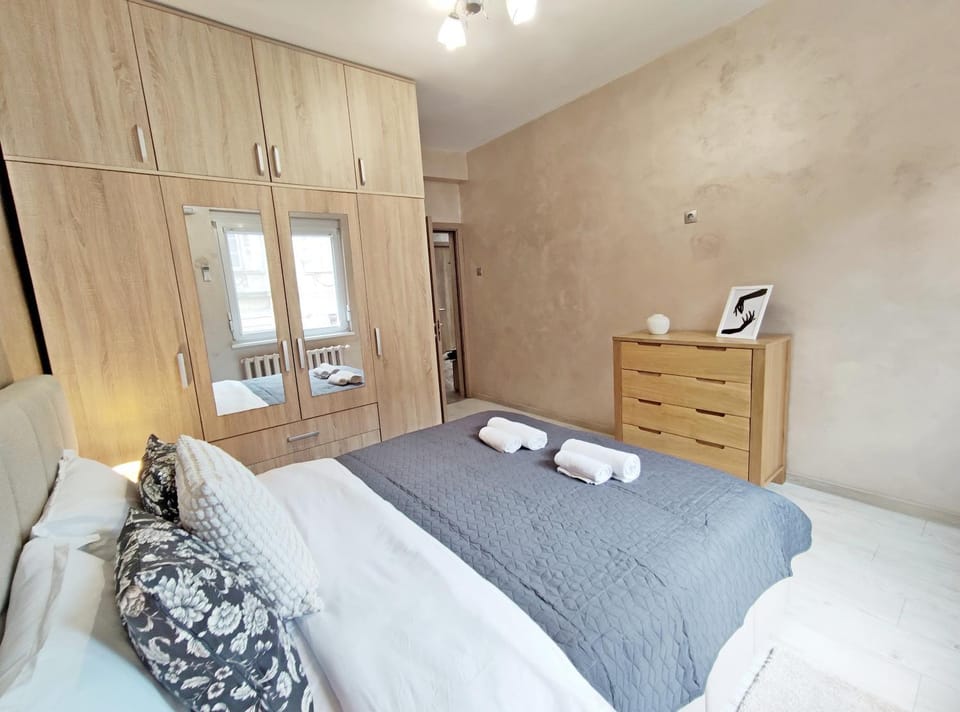 Bed, Photo of the whole room, Bedroom, towels, wardrobe