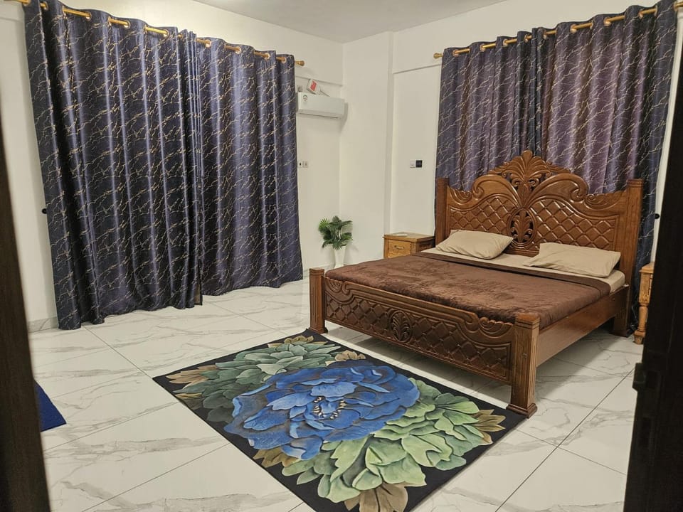 Bed, Photo of the whole room, Bedroom, air conditioner