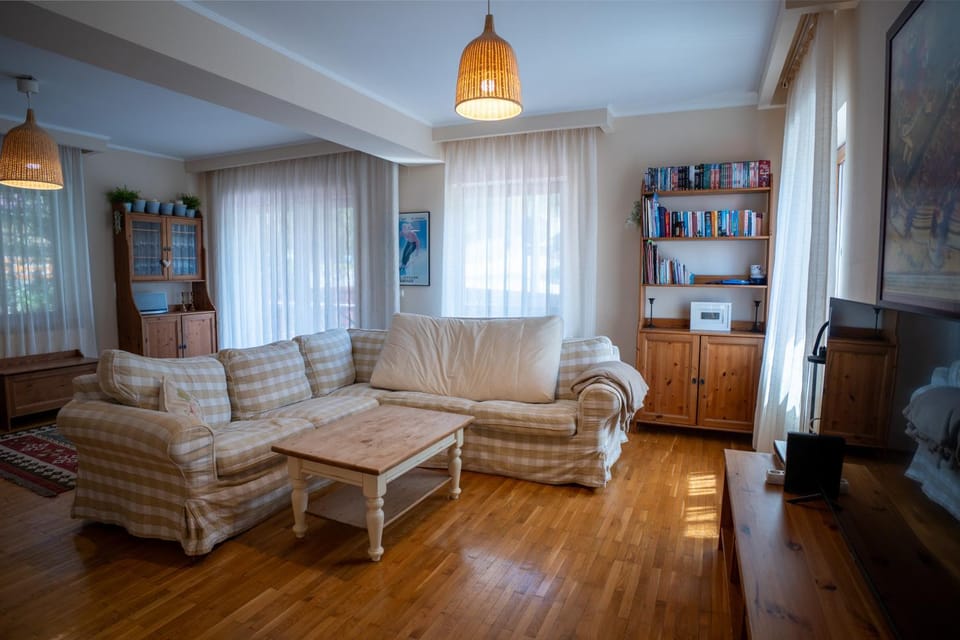 Library, TV and multimedia, Living room, Seating area