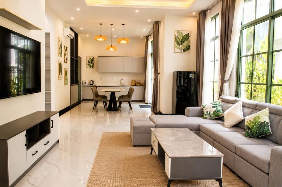 Communal lounge/ TV room, TV and multimedia, Living room, Seating area