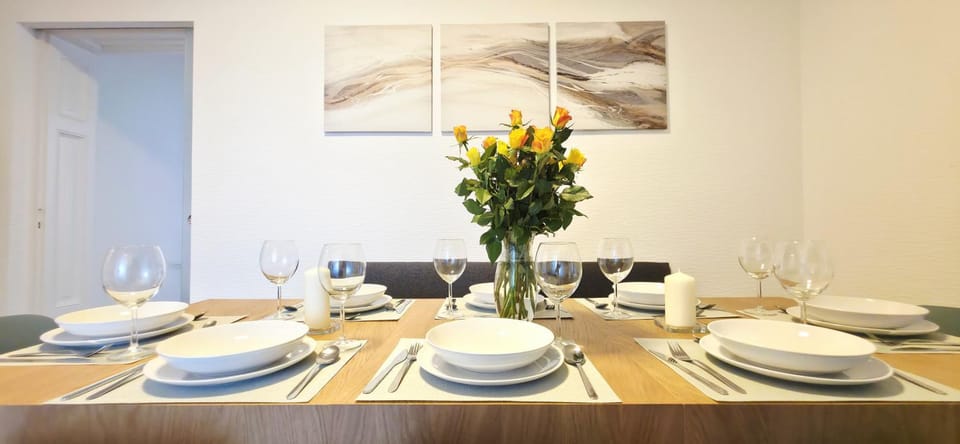 Food and drinks, Dining area, Food
