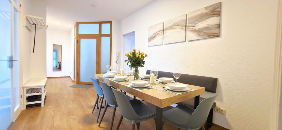 Seating area, Dining area