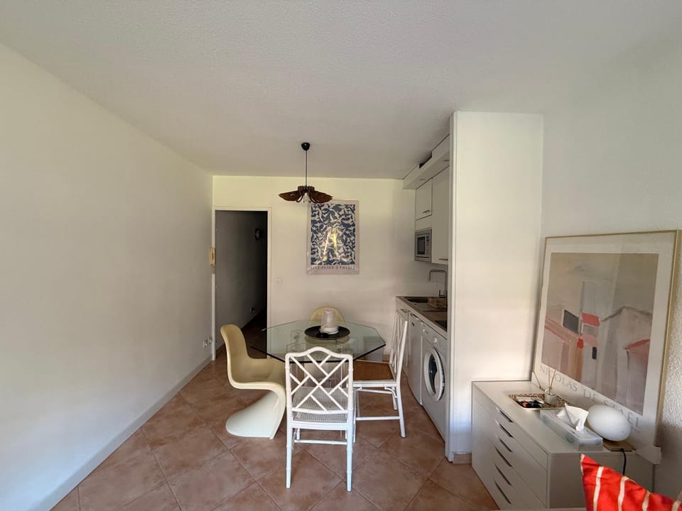 Kitchen or kitchenette, microwave, stove, washing machine, kitchen