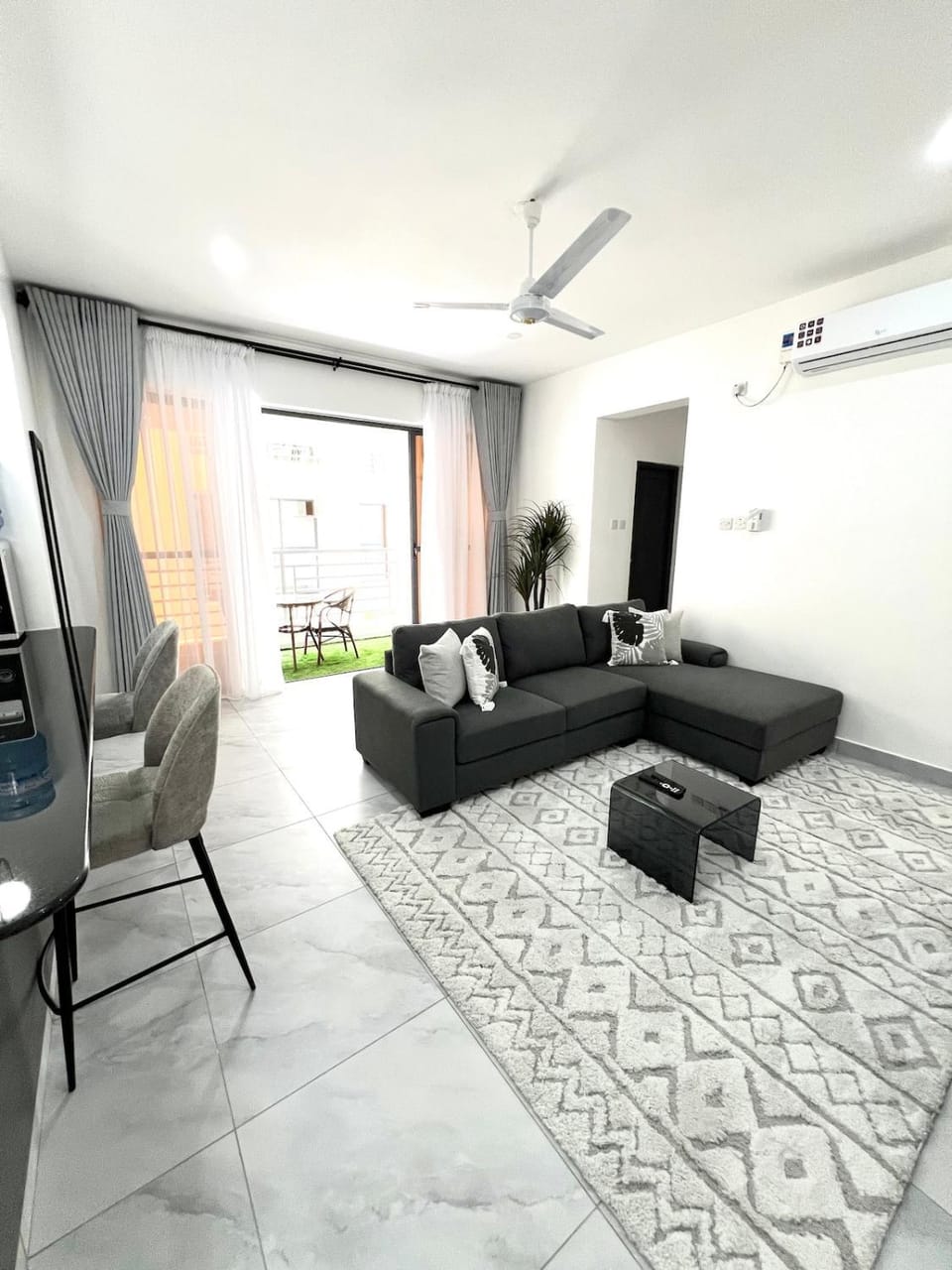Ocean Glimpse,Rooftop View,Pool,Gym,2min Beach,Restaurant Apartment in Mombasa County