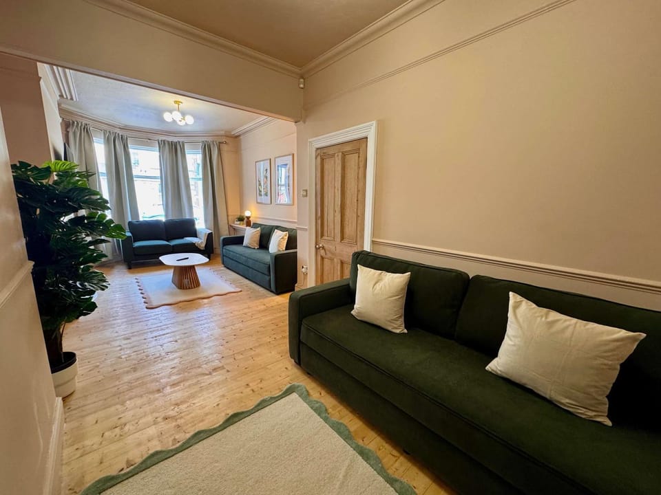 Communal lounge/ TV room, TV and multimedia, Living room