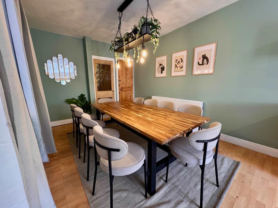 Seating area, Dining area