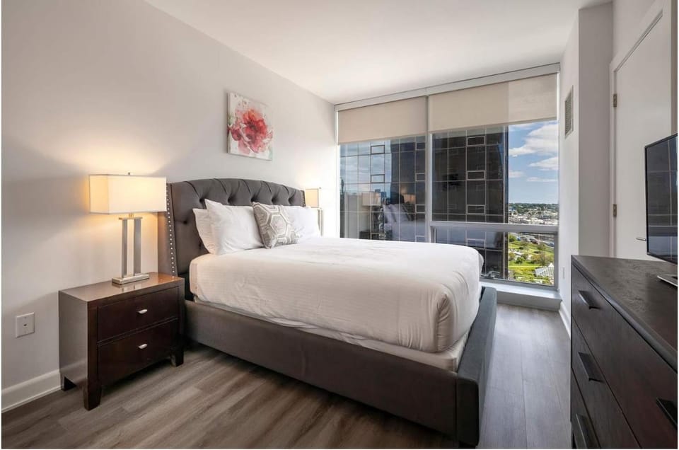 Downtown Luxury Apt with Indoor Pool & Gym Apartment in Stamford