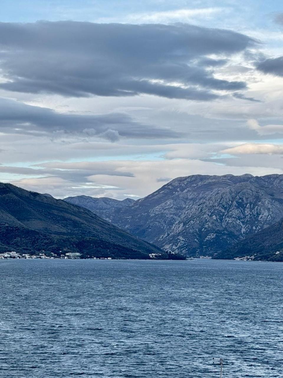 Mountain view, Sea view