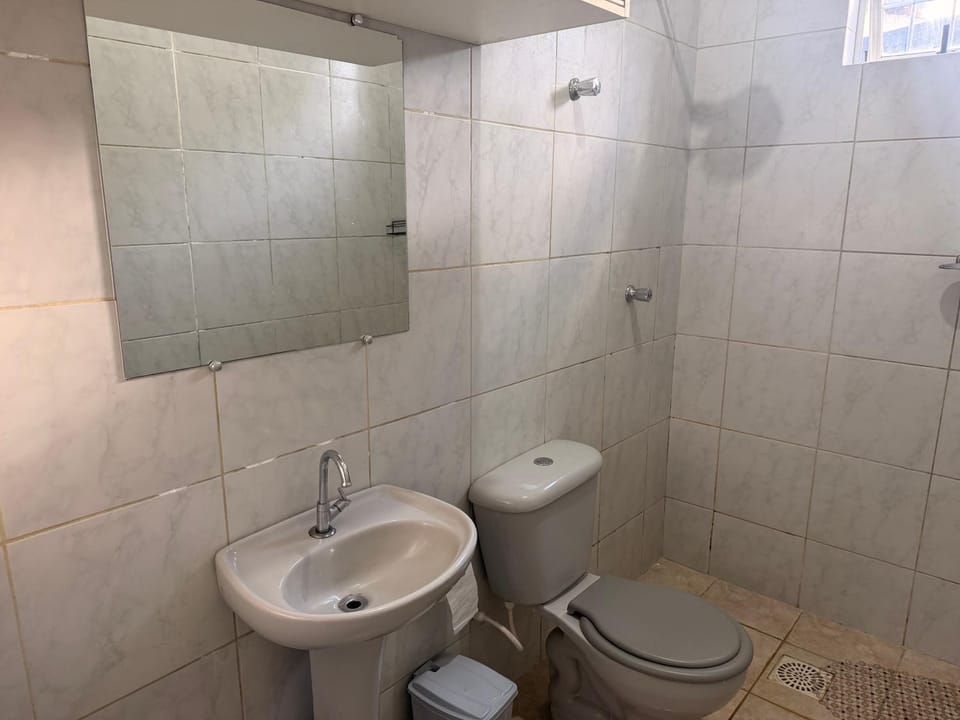 Studio Privativo com Ar Condicionado e TV Smart Bed and Breakfast in Contagem