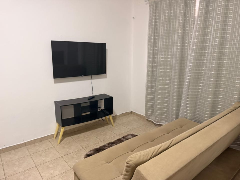 Studio Privativo com Ar Condicionado e TV Smart Bed and Breakfast in Contagem