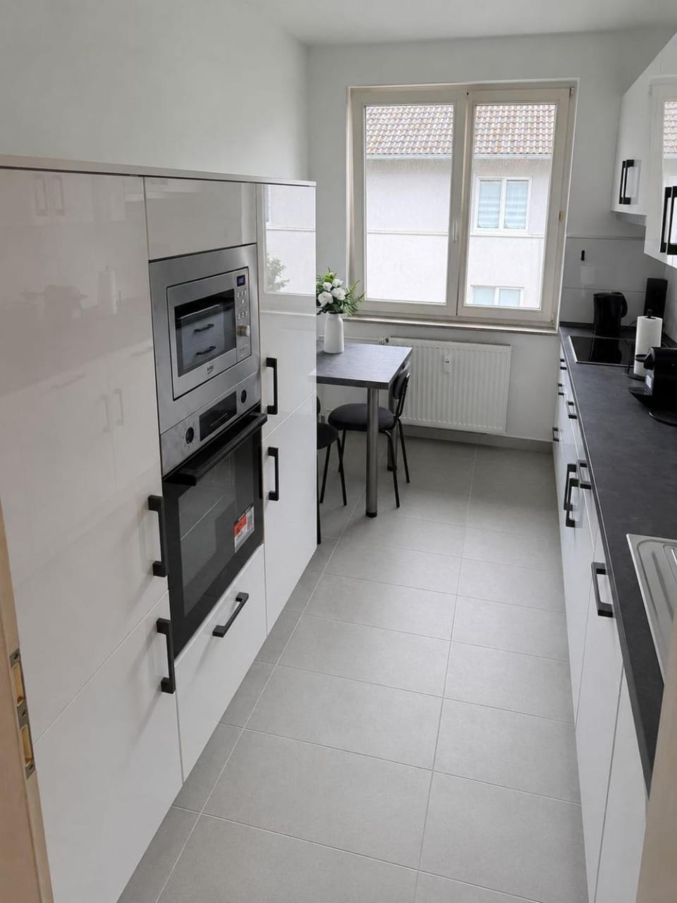 Kitchen or kitchenette, dishwasher, oven, kitchen