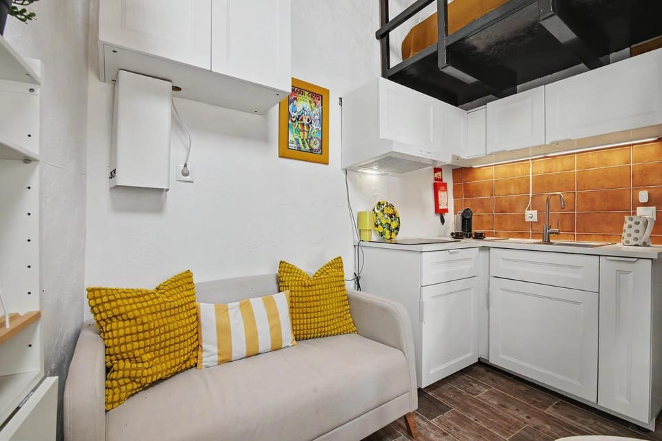 Property building, Kitchen or kitchenette, Living room