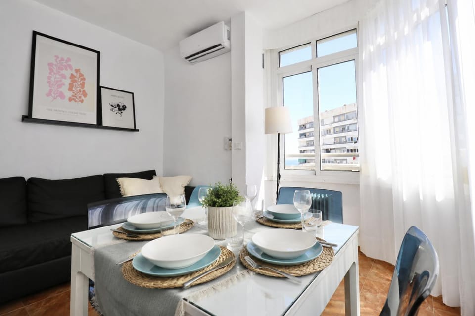 Living room, Seating area, Dining area, air conditioner