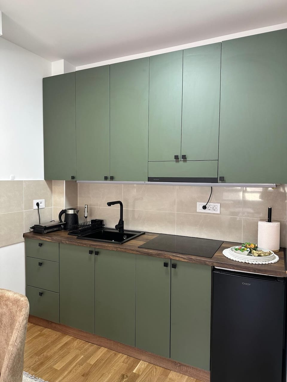Coffee/tea facilities, Kitchen or kitchenette, minibar, stove