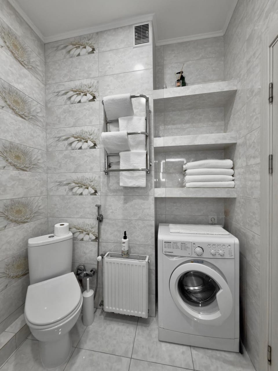 Toilet, Bathroom, towels, washing machine, dryer