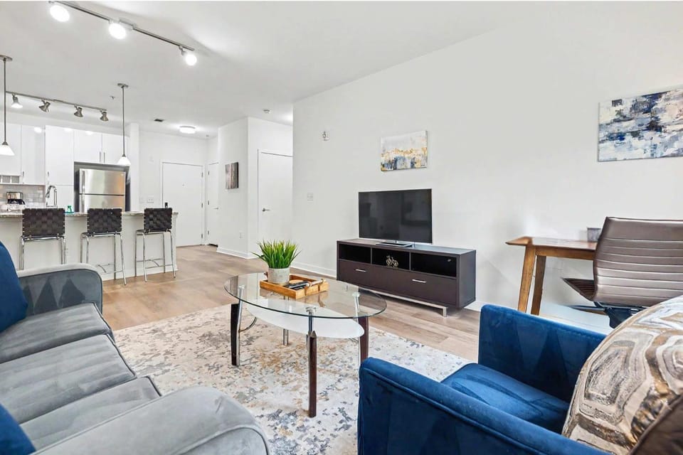 Modern Apt with Pool Walk Downtown Apartment in Stamford