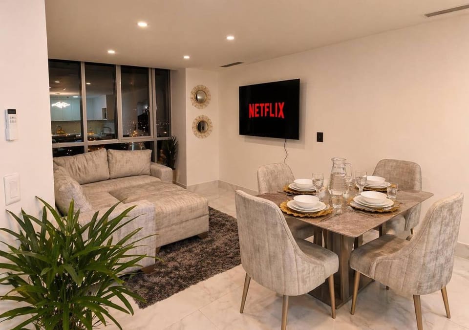 TV and multimedia, Living room, Seating area, Dining area