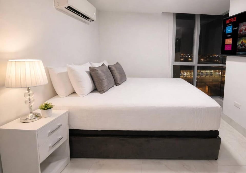 Bed, TV and multimedia, Photo of the whole room, Bedroom, air conditioner