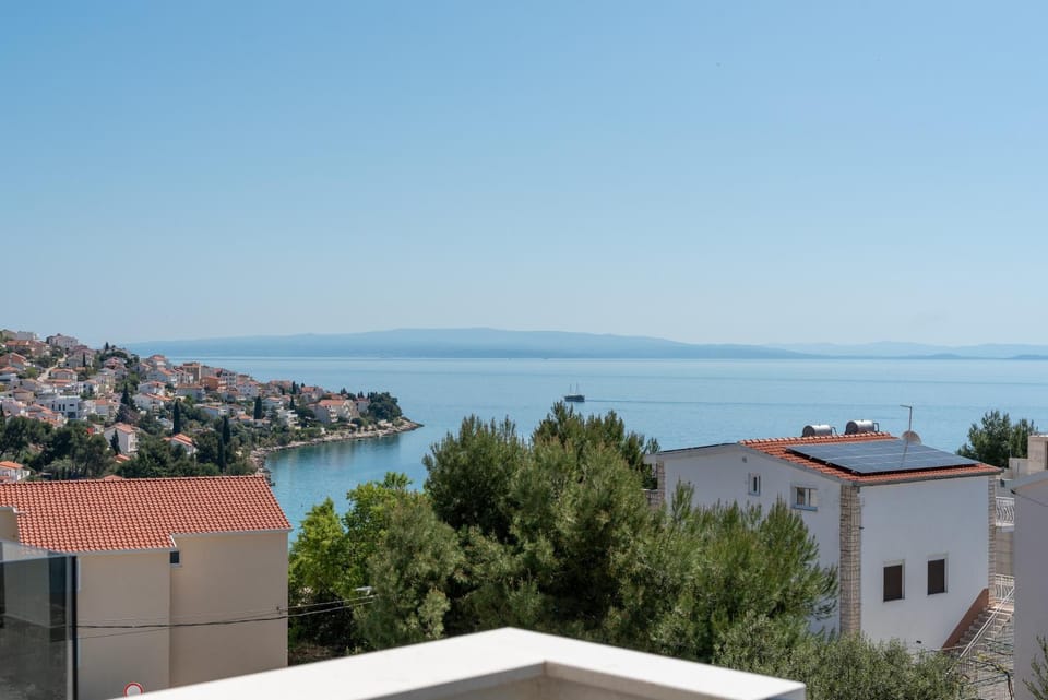 Premium Apartment Mares with spectacular Sea View Apartment in Okrug Gornji
